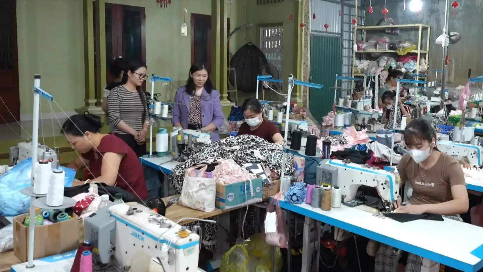 Phụ nữ xã Phúc Lộc góp sức xây dựng nông thôn mới | Nông nghiệp nông thôn | 13/11/2025